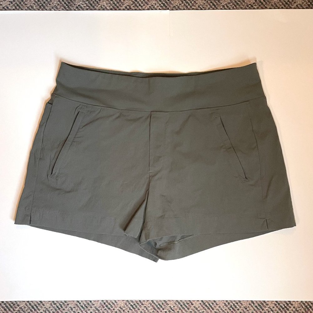 Athleta Trekkie North Mid Rise Short, 12, Green